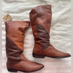 Leather Flat Boots 6.5B
